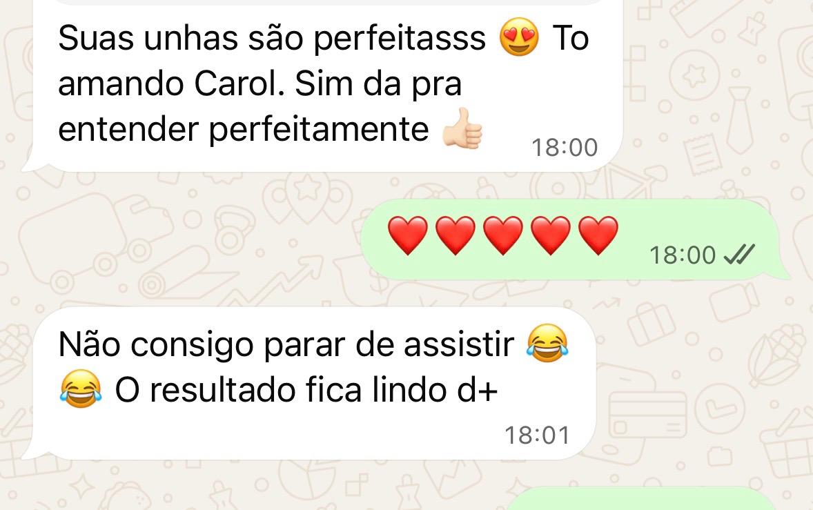 Aluna elogia as unhas e diz que não consegue parar de assistir às aulas