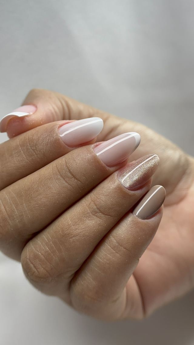 Resultado feito pela Carol com a técnica ensinada no curso: unhas almond com acabamento fino e natural